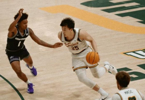 七星配资 王俊杰首秀狂飙9分！美国解说赞叹：这是NBA动作！